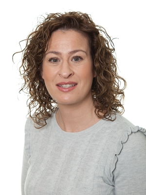 Mrs Claire Hinckinson